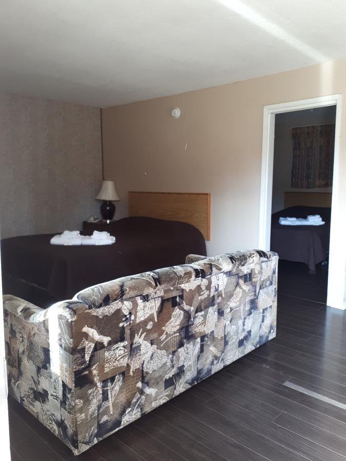 Travellers Rest Motel Salmon Arm Eksteriør bilde